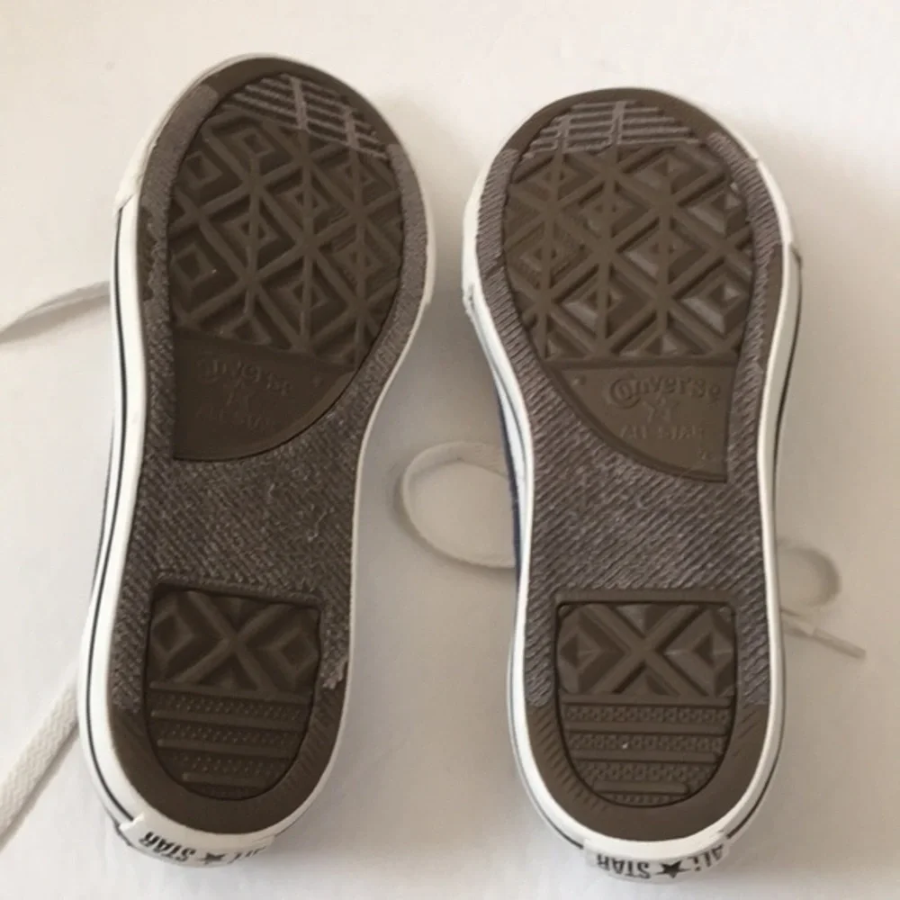 CONVERSE All STAR  kids size 3Y blue sneakers
